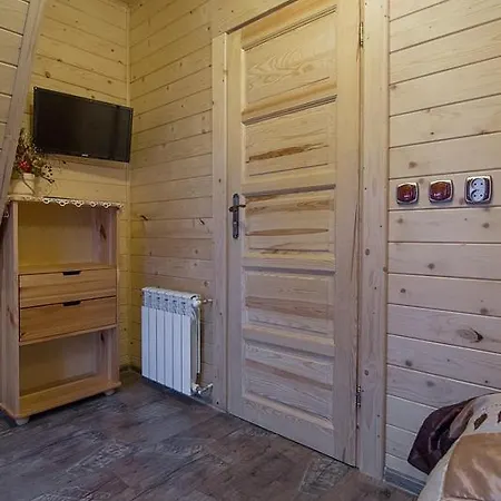 山林小屋 Mroz