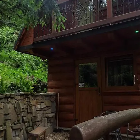 山林小屋 Mroz